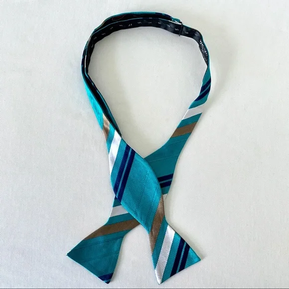 Rooster Bow Tie Fully Adjustable - Picture 2 of 6